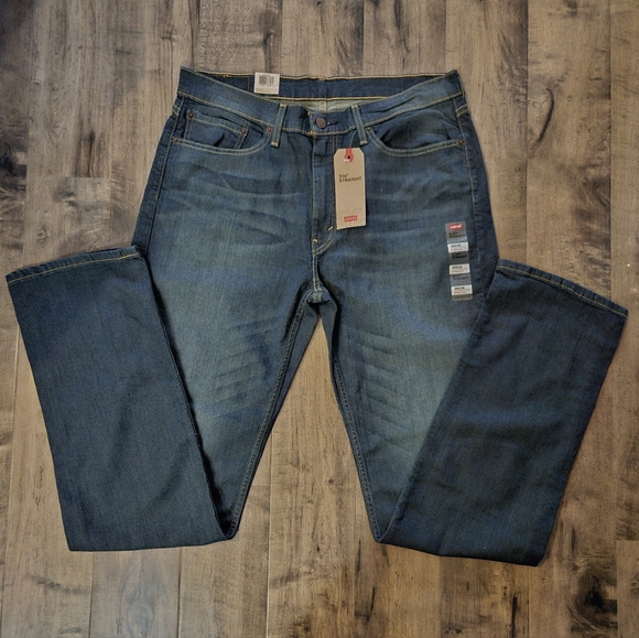 Levi's - Picture 2 of 4